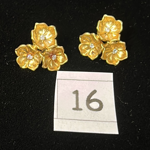 #16 Vintage Earrings for Pierced Ears, 3 Gold Flowers with Crystal Centers - Picture 11 of 11